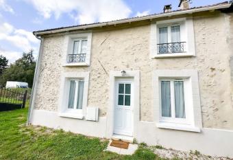 Tiam Conciergerie/ Disney/ Nha Xanh allows 18 year olds to book a room