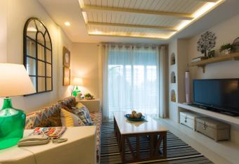 Chelona 463 Khao Tao Condominium has Balcony rooms