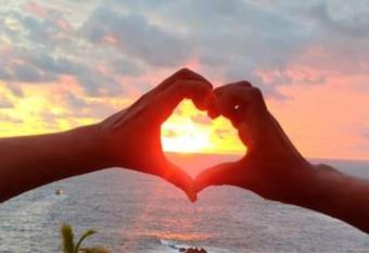 Hermoso departamento en la playa has rooms with a private hot tub