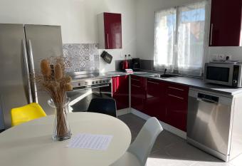 Le g  te de Charlotte has Balcony rooms