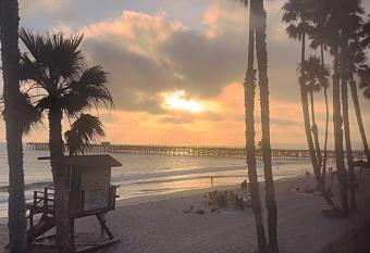 Beachfront Paradise has rooms with a private hot tub