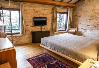 Locanda Ponte Dante has Balcony rooms