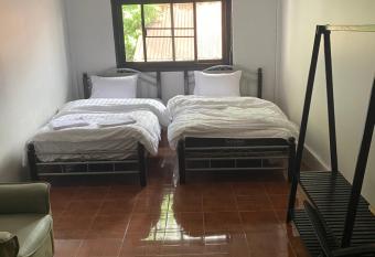 Batman guesthouse has Balcony rooms