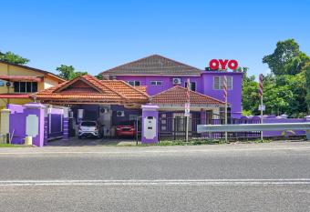 OYO 90873 Travellers Inn allows 18 year olds to book a room