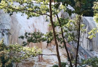 Casa vacanze Petriolo has Balcony rooms