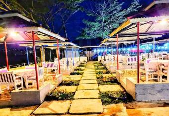 Rusty Rock Beach Resort & Spa has Balcony rooms