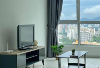 Cozy City View 3BR Retreat w/ Free Netflix & Pool allows 18 year olds to book a room