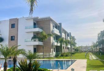 Modern flat by the Beach has Balcony rooms