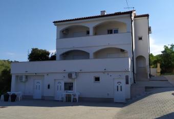 Apartmani Milenij has Smoking/Balcony rooms