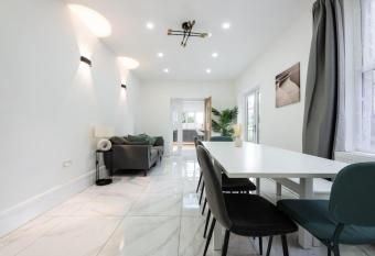 Smart TV | WiFi | Free Parking has Balcony rooms