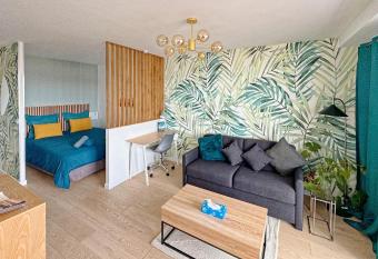 Superbe appartement-Massy RER/TGV-Netflix/Disney+ has Balcony rooms