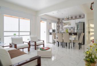 JLP - Apartamentos a 260m da Meia Praia Itapema/SC has Balcony rooms