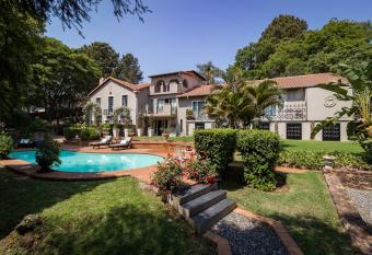 Duke & Duchess Boutique Hotel allows 18 year olds to book a room