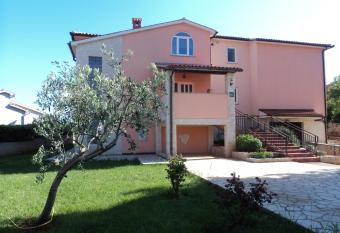Apartments Vera has Balcony rooms