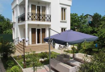 Guest House Giorgi has Balcony rooms