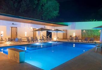 Alquiler de finca en Guatap   allows 18 year olds to book a room