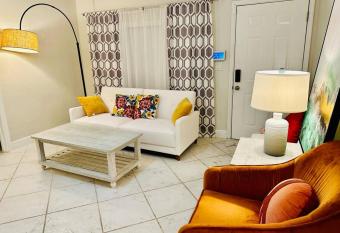 West Palm Beach Peaceful Home allows 18 year olds to book a room