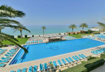 OCEAN BLUE HOTEL & RESORT -Jbeil allows 18 year olds to book a room