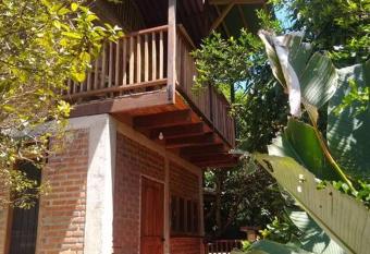 Bosque Azul - Carpintero allows 18 year olds to book a room