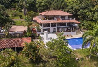 Casa de Lujo con piscina privada - La Mesa Cundinamarca allows 18 year olds to book a room