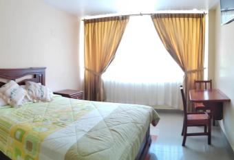 HOTEL LAS TANGARAS DE MINDO has rooms with a private hot tub