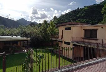 Villa Filadelfia has rooms with a private hot tub