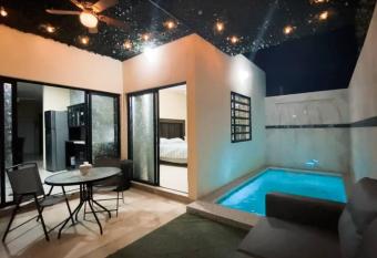 Villa con Alberca Privada, 3 Recamaras 6 Personas has rooms with a private hot tub