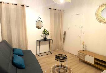 Le Volta - studio proche gare allows 18 year olds to book a room