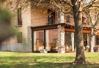 Fenil Conter Cottage & Suite has Balcony rooms