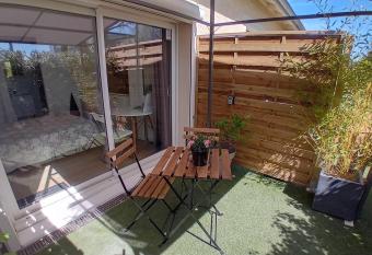 Domaine Le Clos Lassagne has Balcony rooms