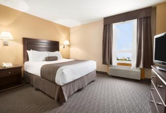 Days Inn by Wyndham Estevan has rooms with a private hot tub