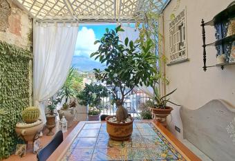 La dependance 698 has Balcony rooms