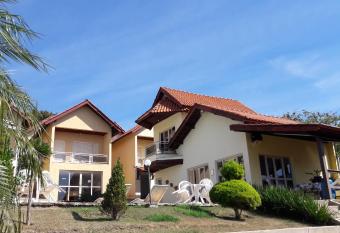 Miragem Chal  s has rooms with a private hot tub