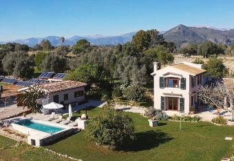 Los Dos Caballeros Winery & Vacation Rental allows 18 year olds to book a room