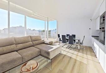 Hermoso   tico con jacuzzi allows 18 year olds to book a room