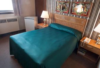 Curtis Gordon Motor Hotel has Smoking rooms