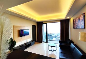 TopGenting SkyGardenColdInn2R2B7Pax @GrdInnDelmn allows 18 year olds to book a room