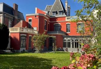 Maison Manotte d   Artois allows 18 year olds to book a room