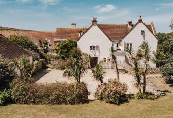 Tapnell Manor At Tapnell Farm has Balcony rooms