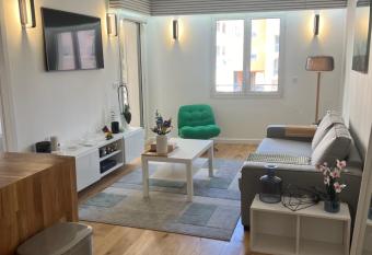 T2 Neuf Hyper centre ville Sanary has Balcony rooms