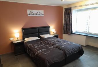 Chez Francis allows 18 year olds to book a room