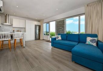 Commandeurs Apartments unit 4D allows 18 year olds to book a room