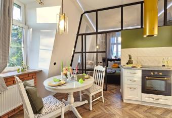 Old Apartament 3 Maja by 4M Design D  browa G  rnicza allows 18 year olds to book a room