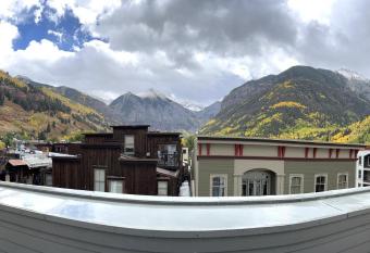 Penthouse #2 at DiamondTooth has Balcony rooms