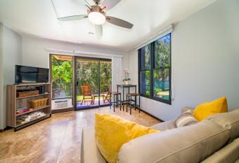 Kihei Akahi Garden View Studio has Balcony rooms