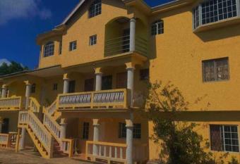 Pinevalley Suite 9A has Balcony rooms