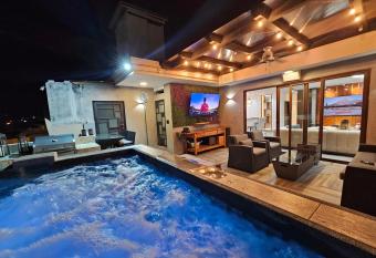 Lujoso PH con JACUZZY Privado has rooms with a private hot tub