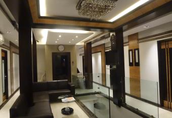 Hotel Causeway, Colaba allows 18 year olds to book a room