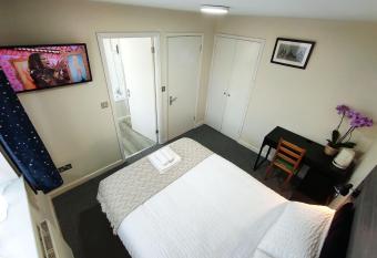Osney Willow Studio Flat - Self Contained Studio Flat allows 18 year olds to book a room