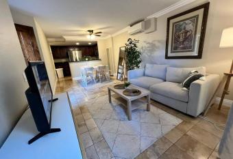 Venetian La Jolla One bedroom condo luxury furnished near beach and UTC mall has rooms with a private hot tub